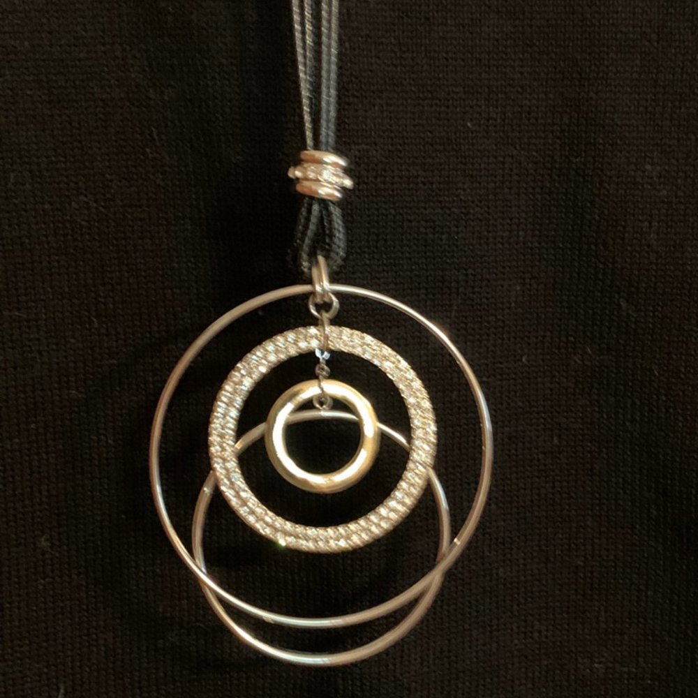 EUC 36" Chico's necklace